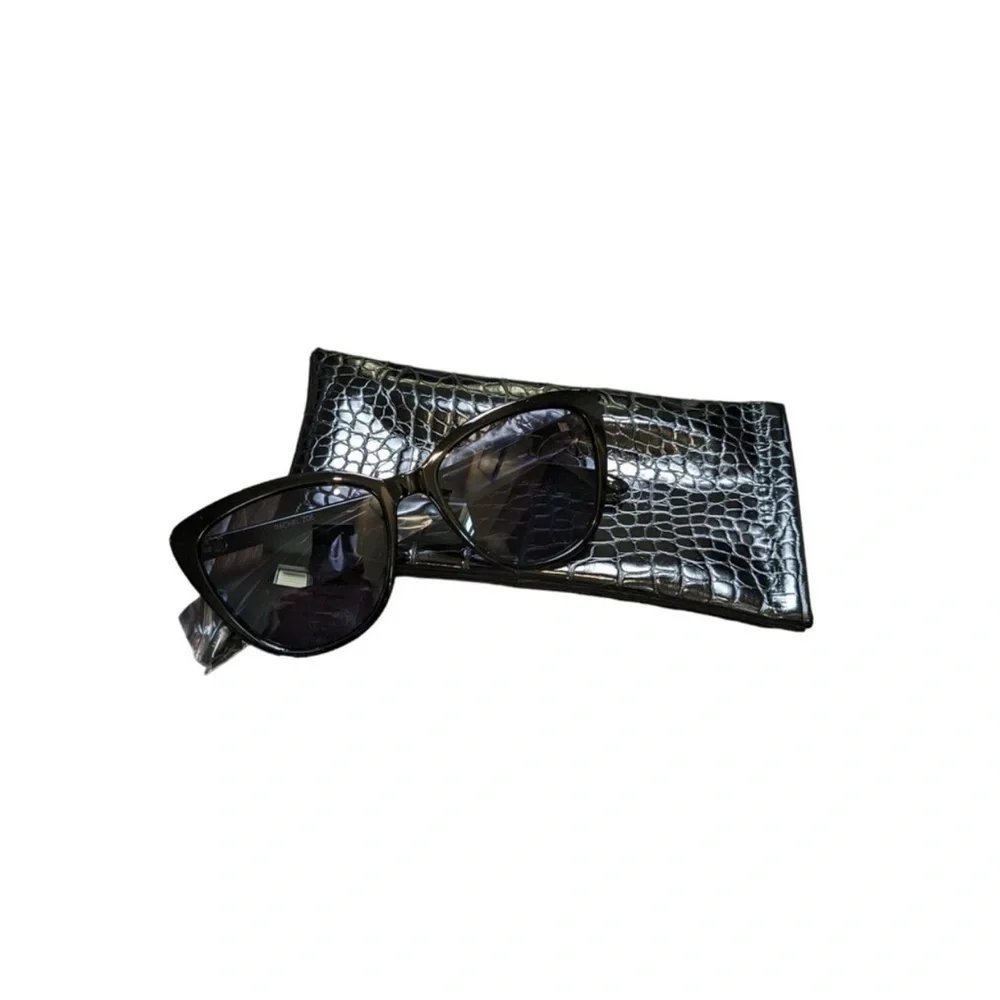 New Rachel Zoe Nina Sunglasses black
